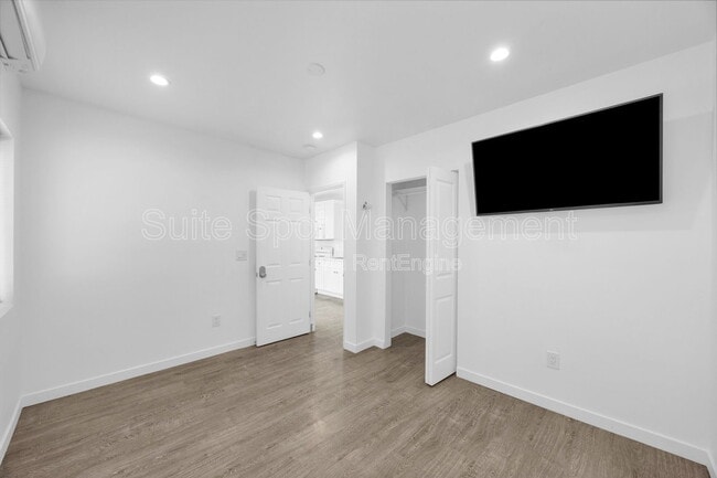 Building Photo - 570 N Cambridge St