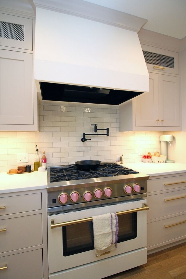 Building Photo - 3309 NW Thurman St