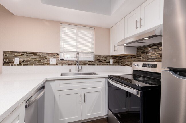 Building Photo - 6205 Bellota Dr