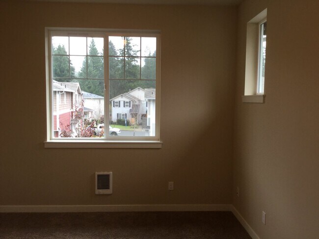 Building Photo - 1683 Burnside Pl