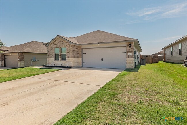 Building Photo - 2306 Aylesbury Dr