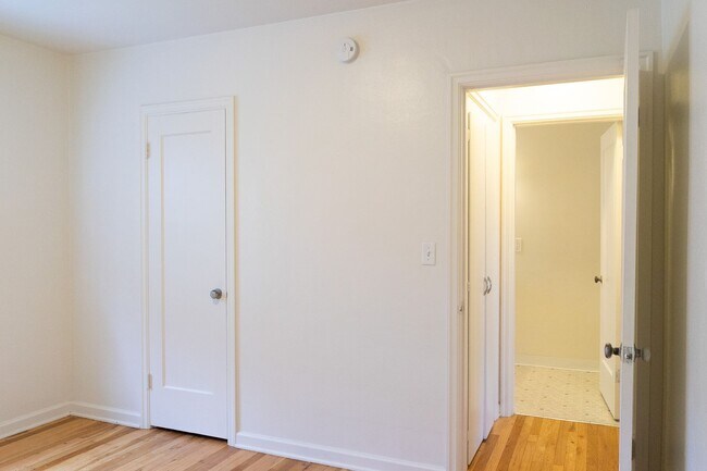 Building Photo - Finally, a Place That’s All Yours — Cozy Downtown 1bd/1bth Awaits!