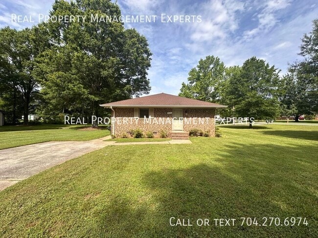 Building Photo - 8051 Southway Rd