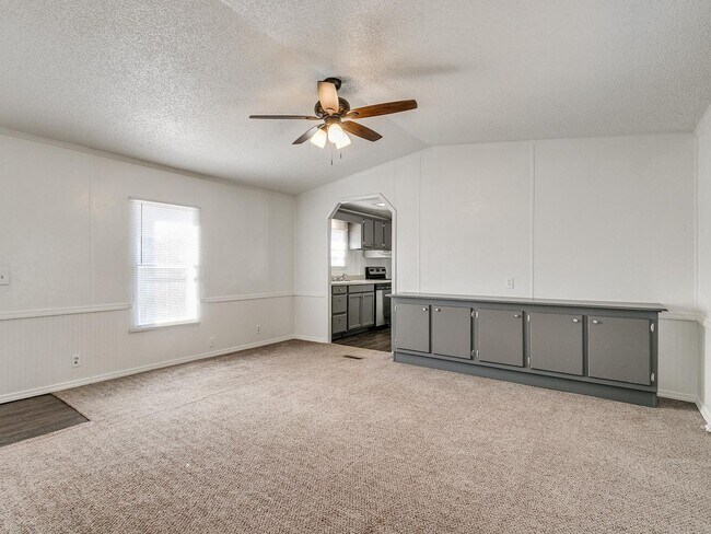 Building Photo - 3bed/2bath Mobile Home Available on 1.3 Acres in Noble!