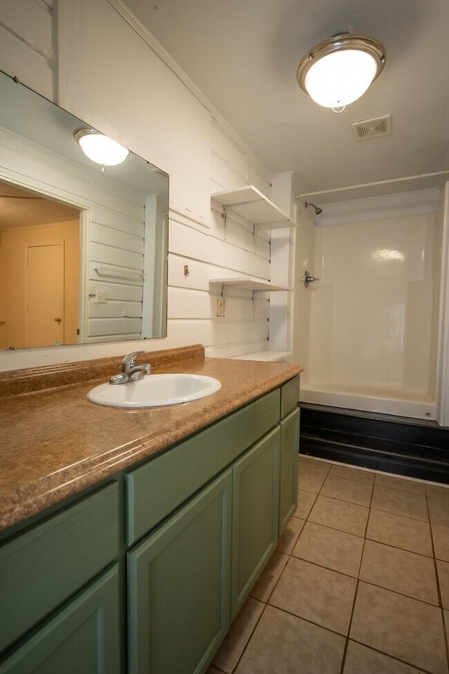 Building Photo - 175 Habersham Way