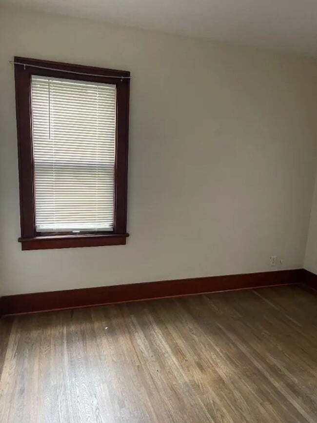 Building Photo - 610 S Loomis Ave