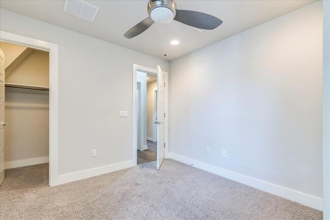 Building Photo - 2807 Del Curto Rd