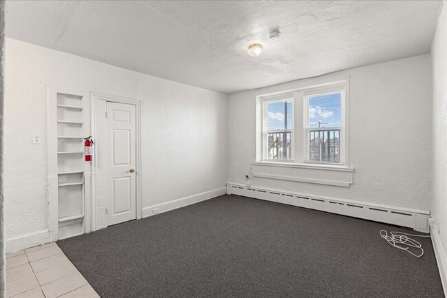 Building Photo - 33 S Iowa Ave