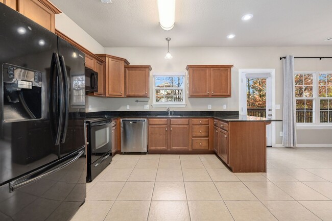 Building Photo - Charming 3-Bed Home in Fayetteville