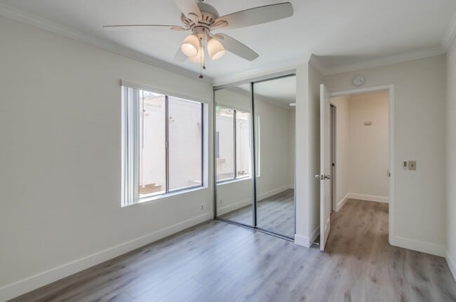 Building Photo - Spacious La Jolla Townhome in Desirable Wo...