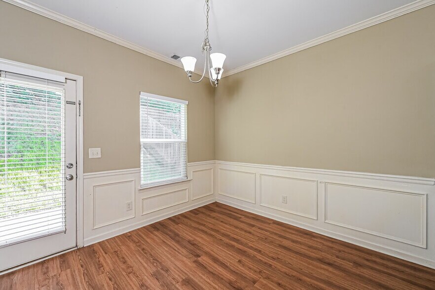 Building Photo - 124 Hill Crest Cir