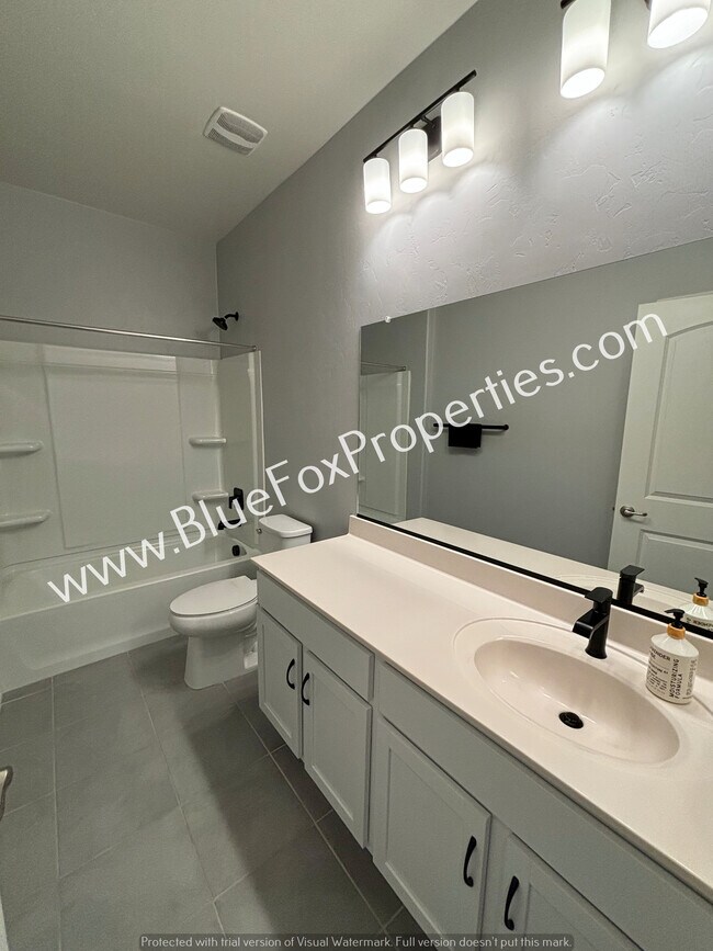 Building Photo - 735 Calle Calca