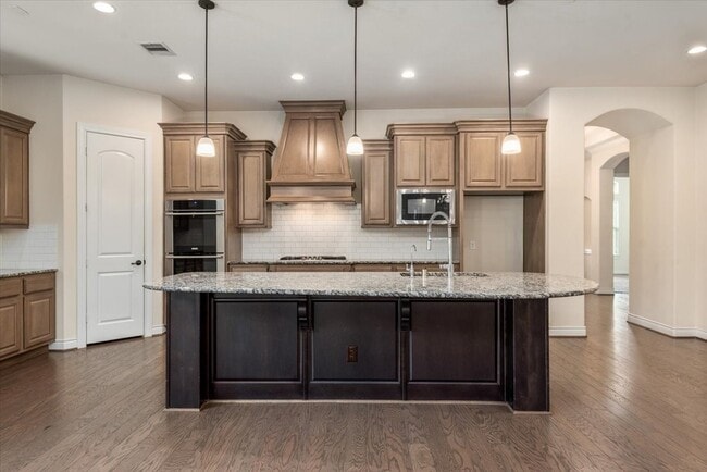 Building Photo - 23034 Creek Park Dr