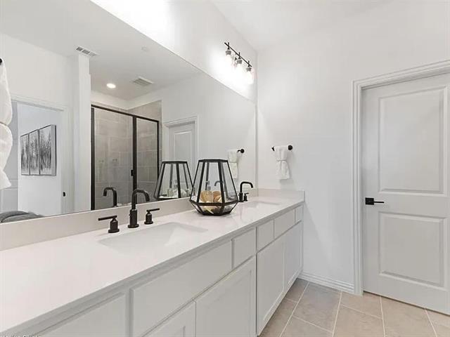 Building Photo - 6200 King's Path