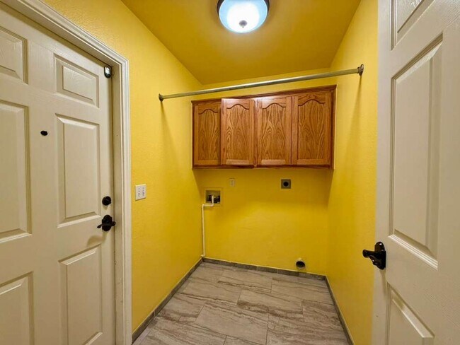 Building Photo - Beautiful single-story home on a corner lot in New Braunfels!