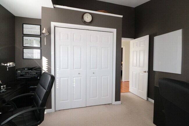 Building Photo - Gorgeous Luxury TH 4 bed, 3.5 bath w/ Wood...