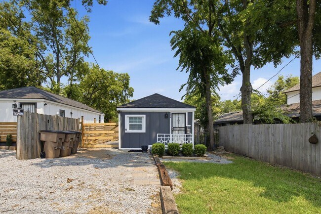 Building Photo - 2834 Clifton Ave