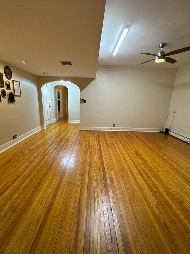 Building Photo - 7450 N Claremont Ave