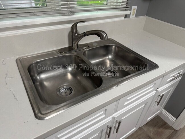 Building Photo - 714 Lime Ave