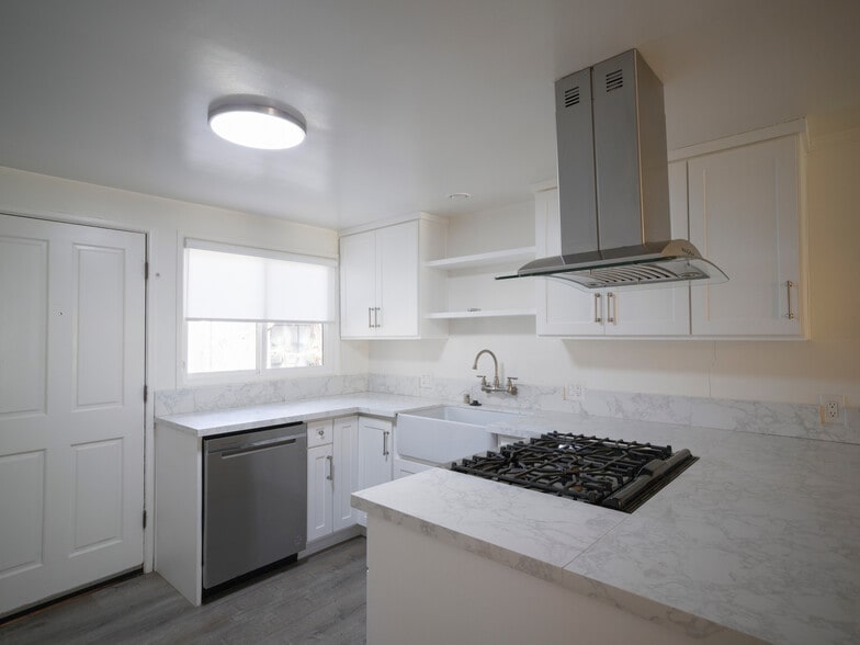 Building Photo - 505 Via del Monte