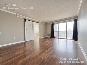 Building Photo - 2121 Nicholasville Rd