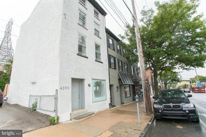 Primary Photo - 4205 Main St