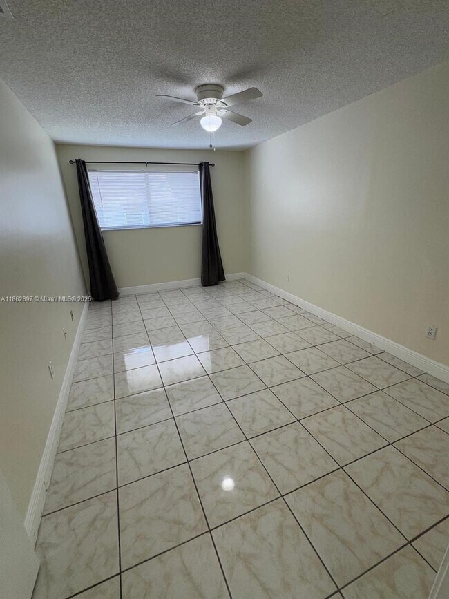 Building Photo - 9707 Hammocks Blvd