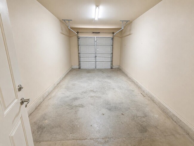 Building Photo - 5511 Marble Falls St