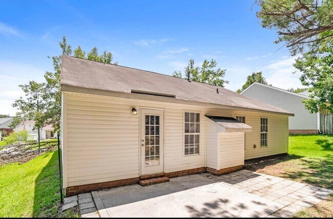 Building Photo - 843 Anchor Way NE