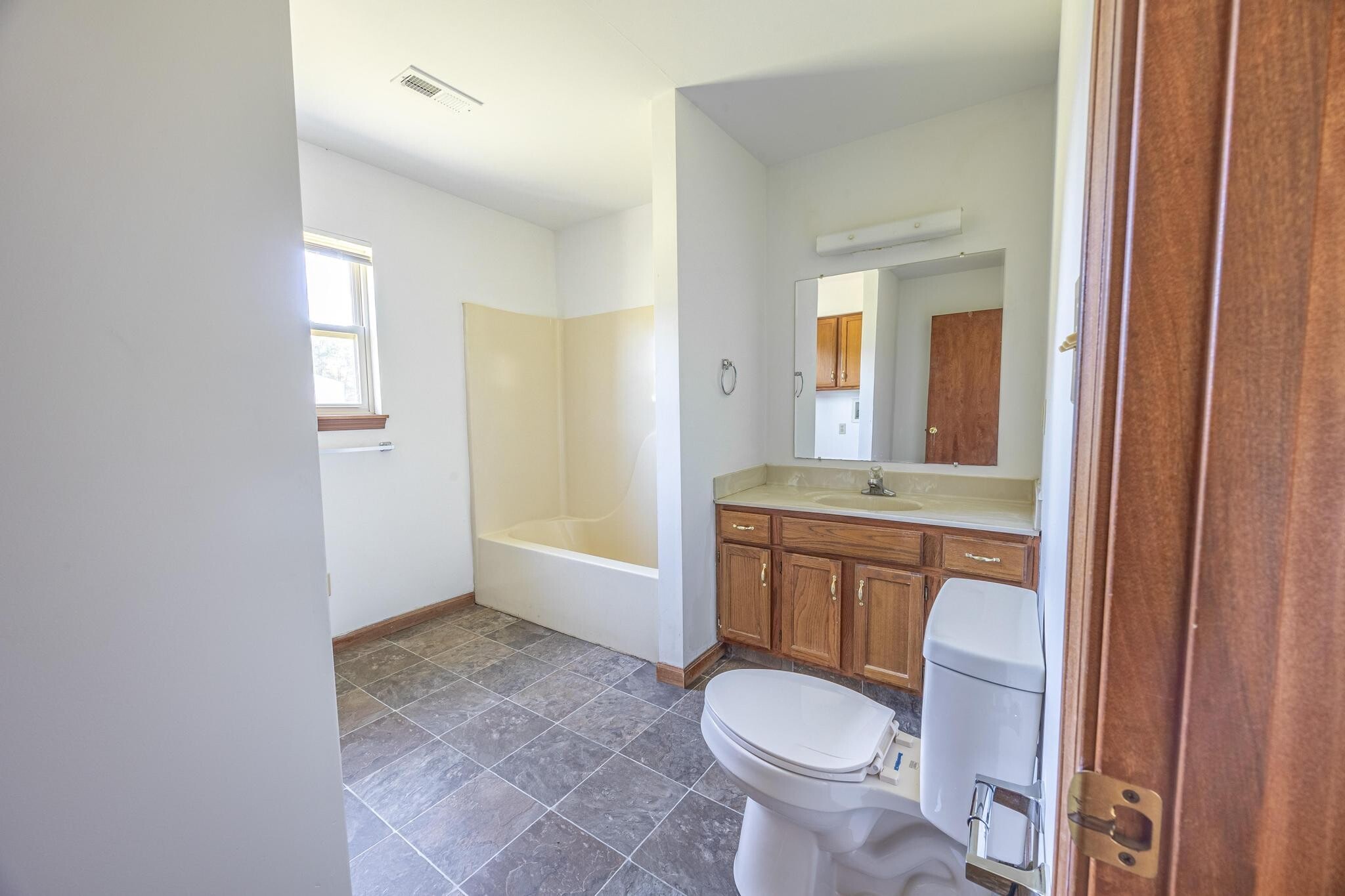 Building Photo - 44 Arlington Ct