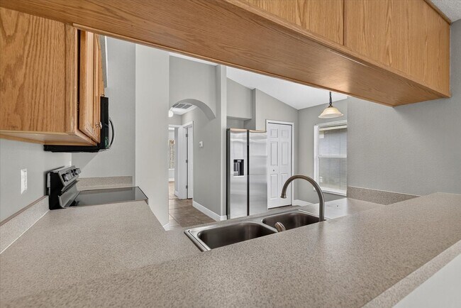Building Photo - 557 Lindsay Anne Ct
