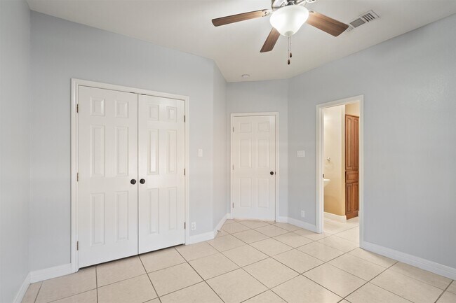 Building Photo - 206 Saddle Blanket