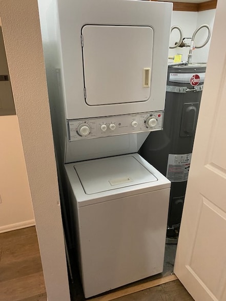 Building Photo - 551 S Sullivan St