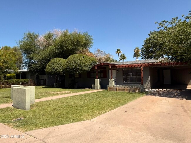 Primary Photo - 1632 E Hudson Dr