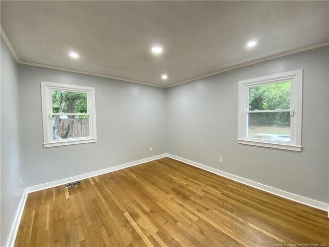 Building Photo - 290 Lemont Dr