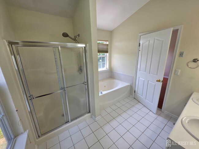 Building Photo - 1301 Dahlia Cir