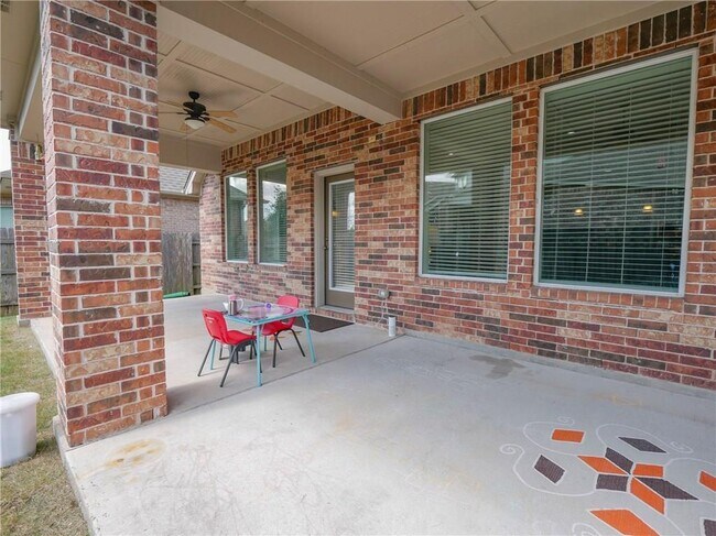 Building Photo - 305 Navigator Dr