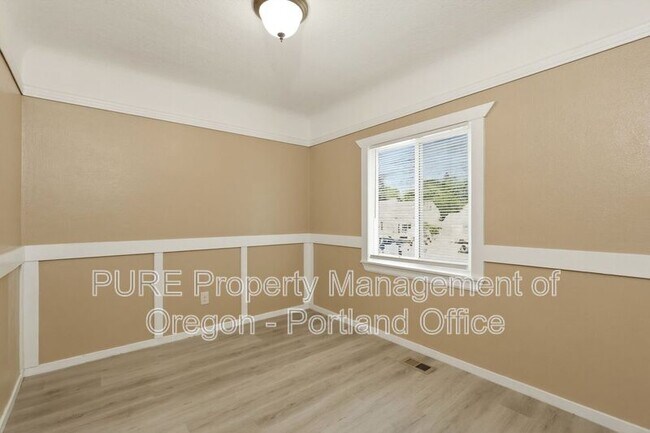 Building Photo - 6320 NE Simpson St