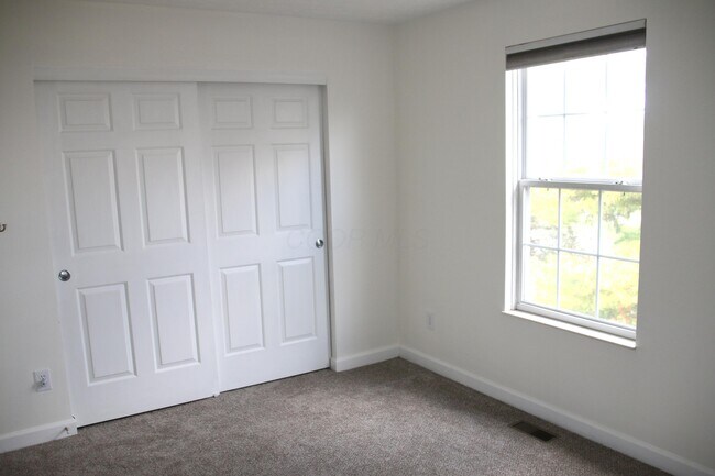 Building Photo - 5702 Mango Ln