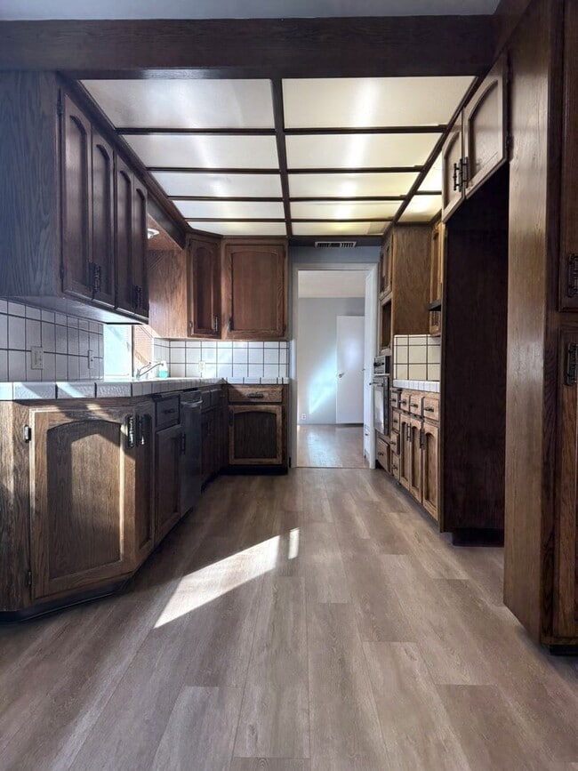 Building Photo - Spacious 2/2 home near shopping