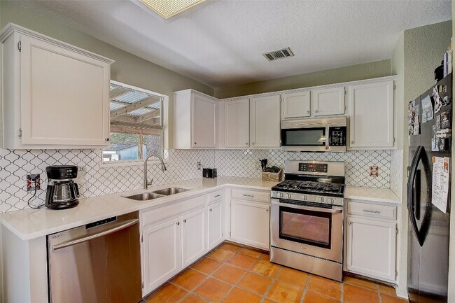 Building Photo - 7449 Peabody Dr