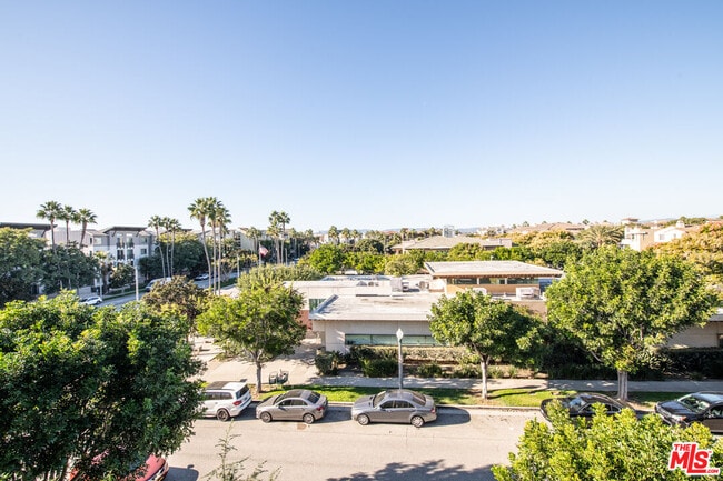 Building Photo - 7100 Playa Vista Dr