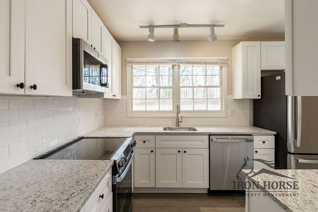 Building Photo - 190 Brentwood Dr