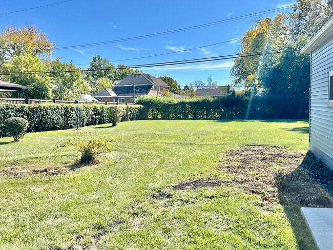 Building Photo - 8129 W Courtland Ave