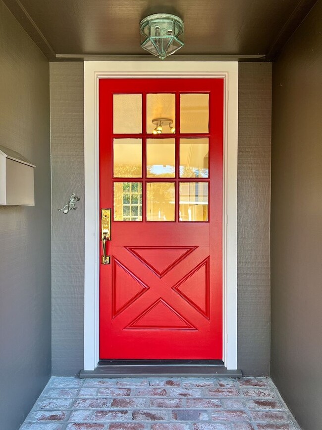 Building Photo - Beautifully Updated Three Bedroom Browns Valley Home