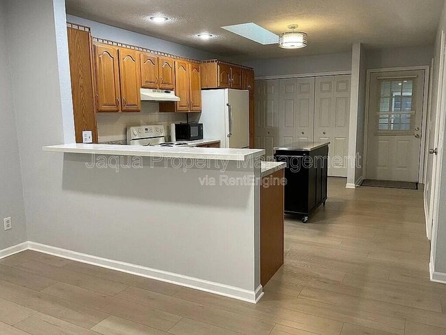 Building Photo - 239 Lovell St