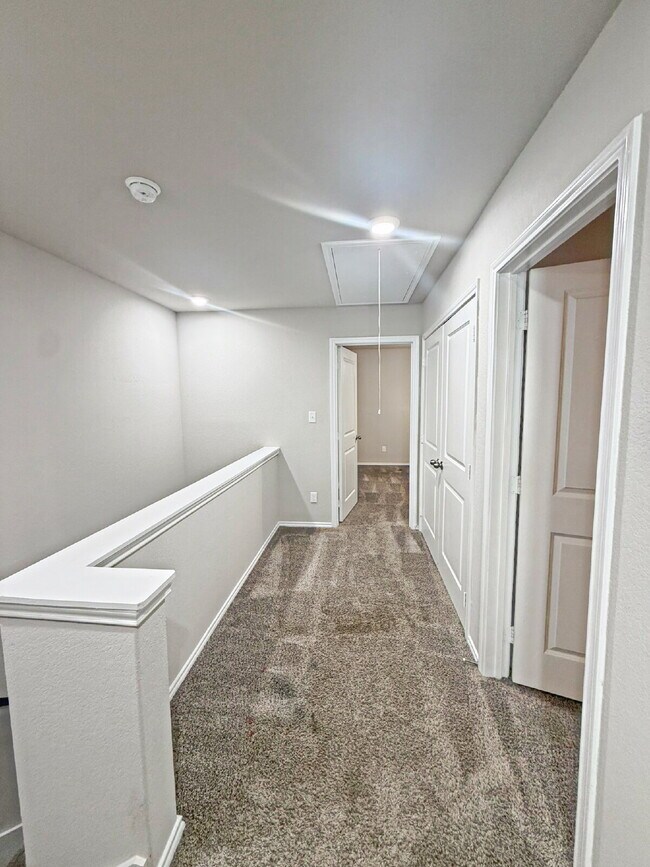 Building Photo - 254 Marigold Pl