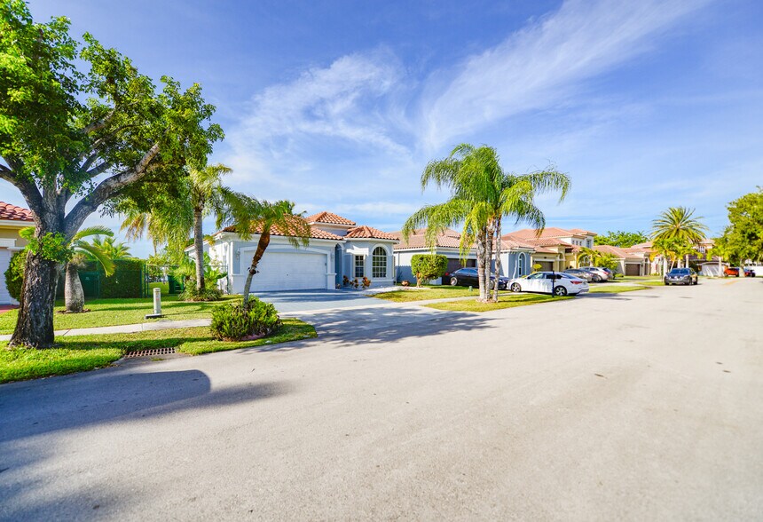 Building Photo - 5290 SW 134th Ave