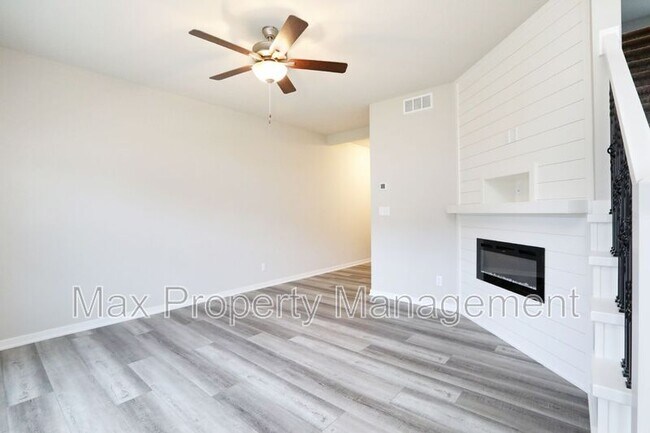 Building Photo - 211 NE Whitetail Dr