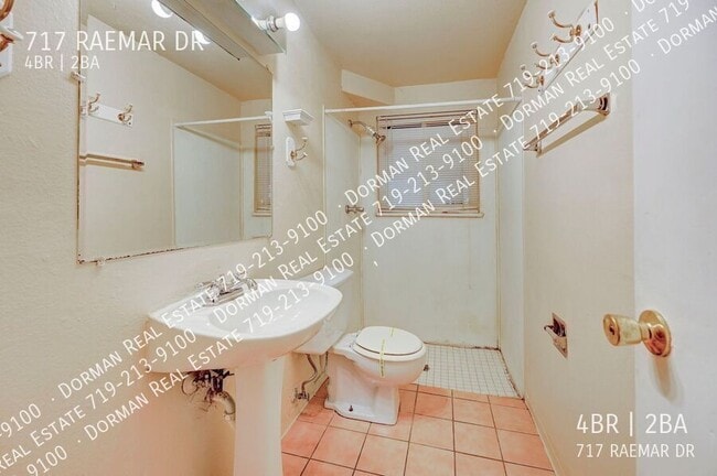 Building Photo - 717 Raemar Dr